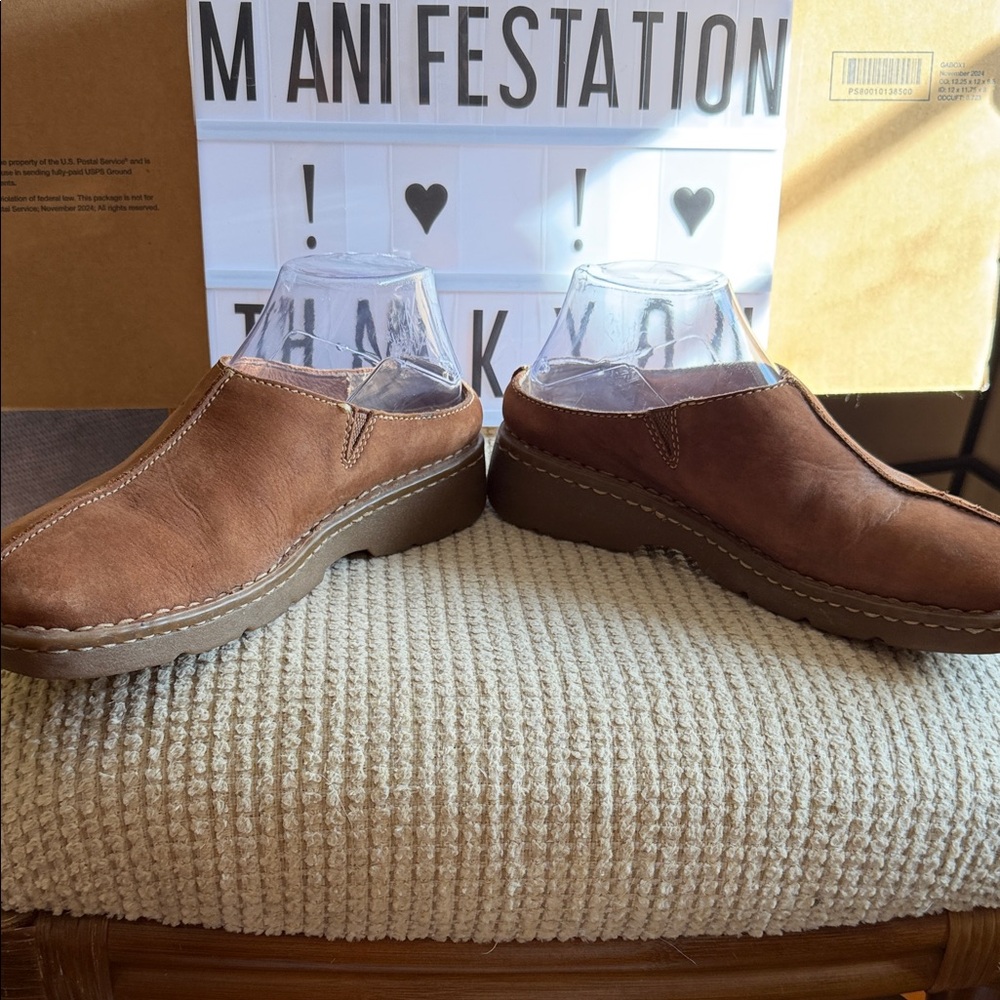 BORN Leather Slip on Clogs - Picture 4 of 6